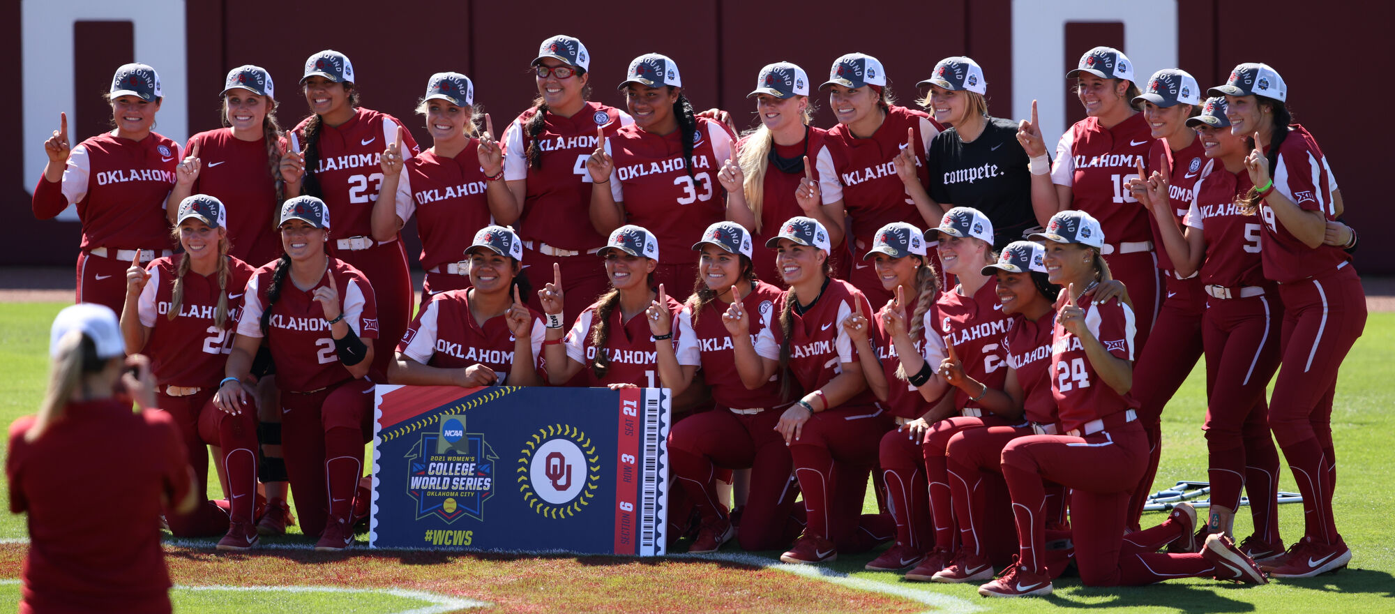 Sooners pose